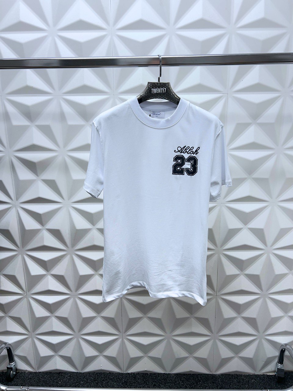 OFF WHITE
