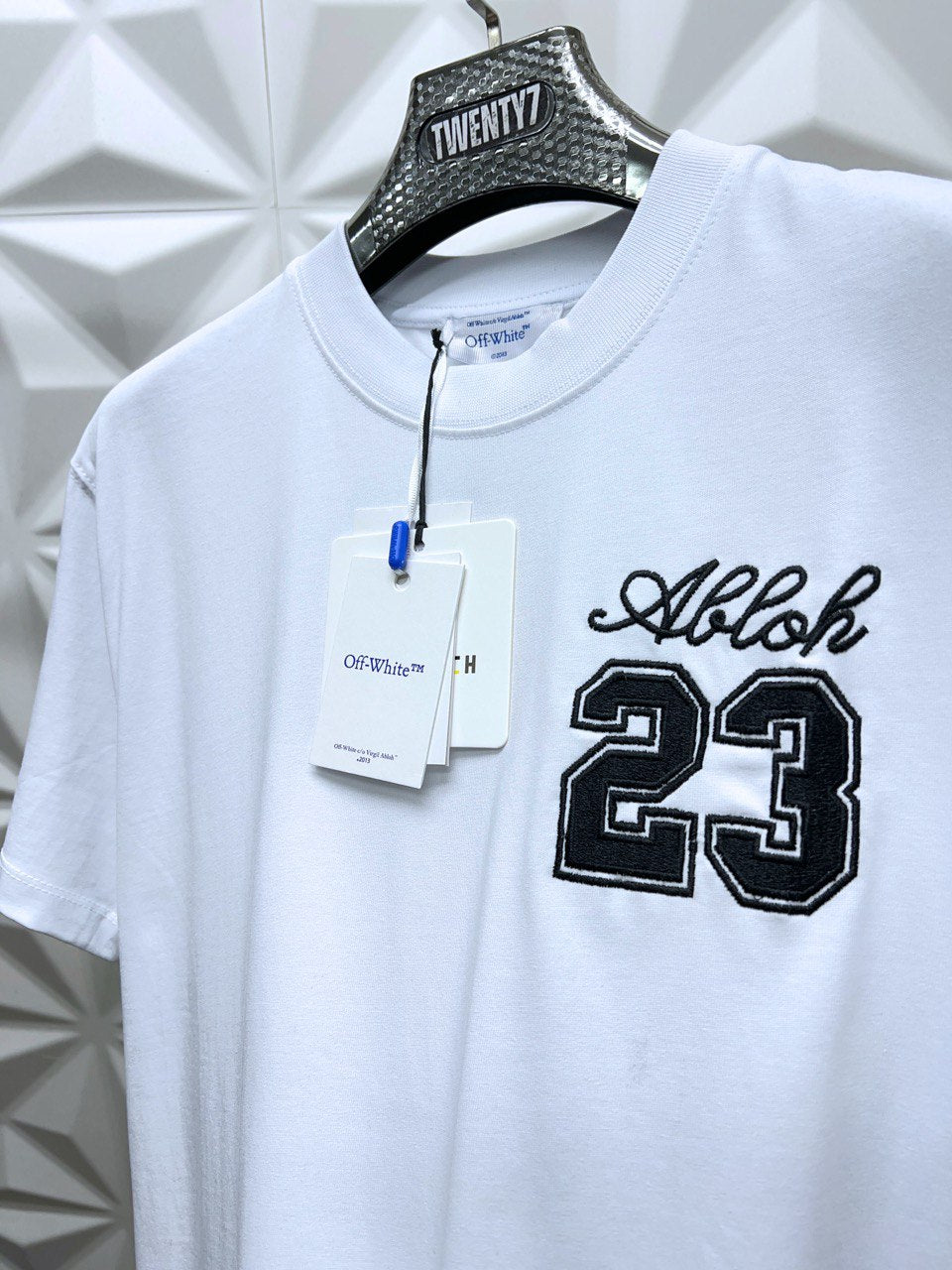 OFF WHITE