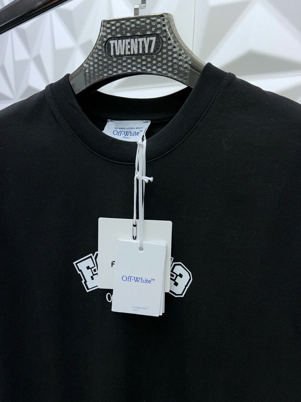 OFF WHITE