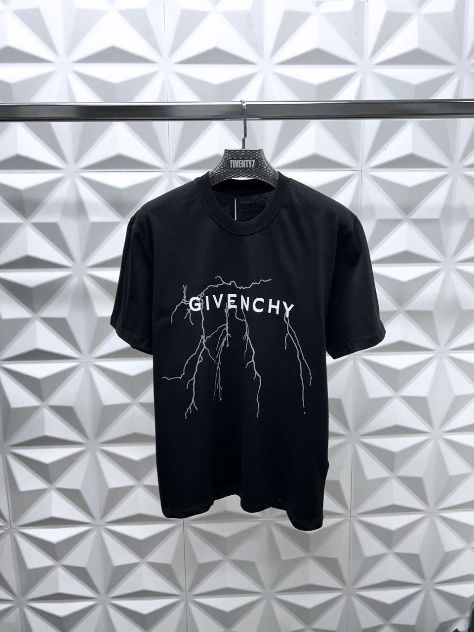 GIVENCHY