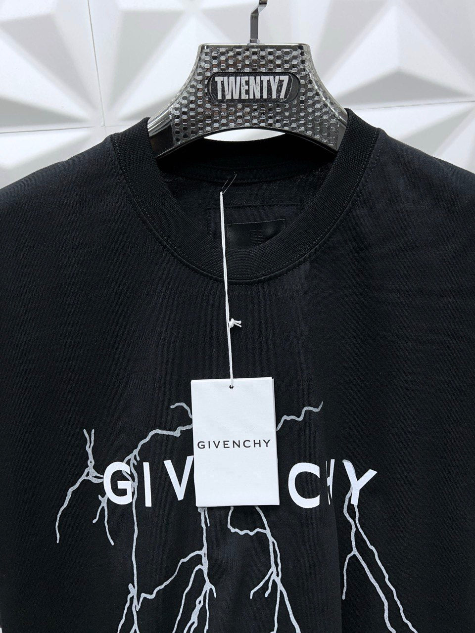 GIVENCHY