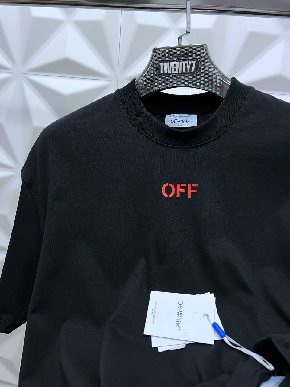 OFF WHITE