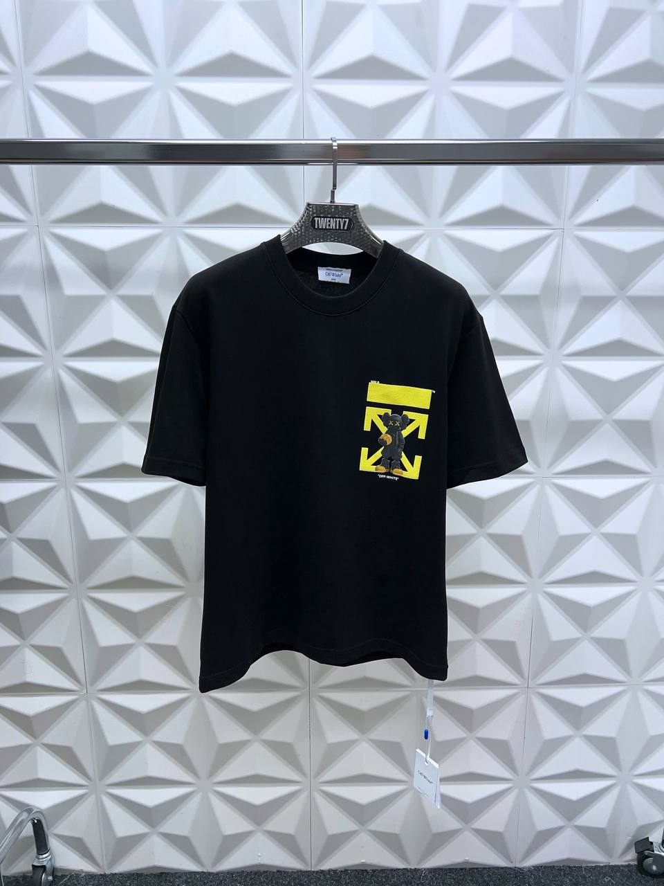 OFF WHITE