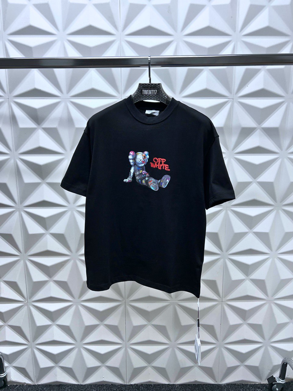OFF WHITE