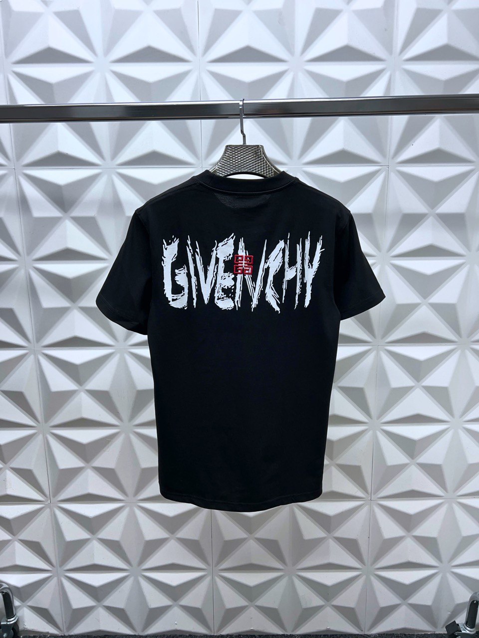 GIVENCHY